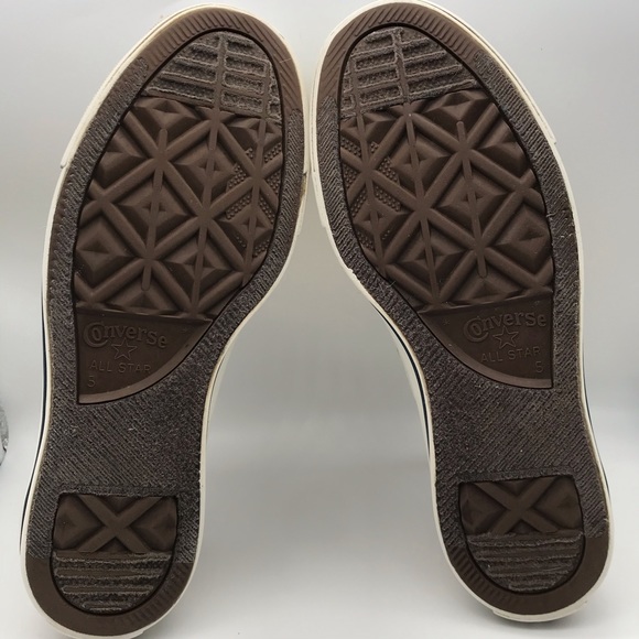 White Chuck Taylor All-Stars Lo-Top Converse w/ Red Trim in Size 7 - Picture 4 of 5